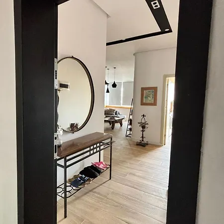 Itan Cozy Modern アパート ティラナ