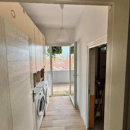 Itan Cozy Modern * ティラナ