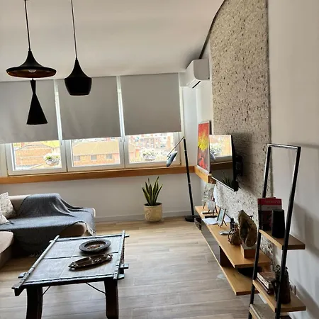 Itan Cozy Modern Apartment